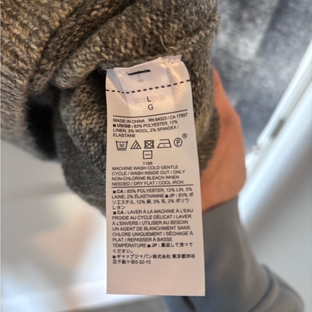 Banana Republic Men's Charcoal Crewneck Sweater - Picture 5 of 5